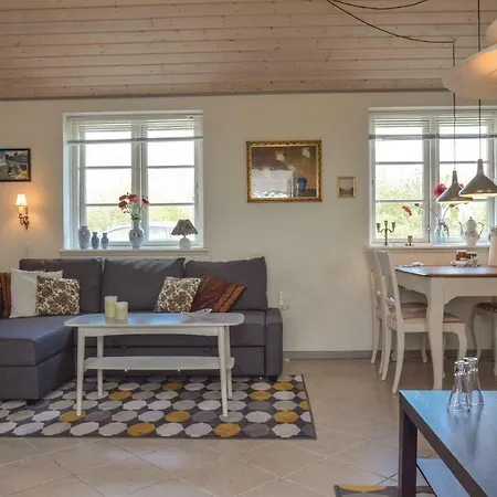Hébergement de vacances Three-bedroom Holiday In Tranekar *