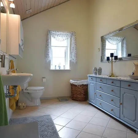 Three-bedroom Holiday In Tranekar *